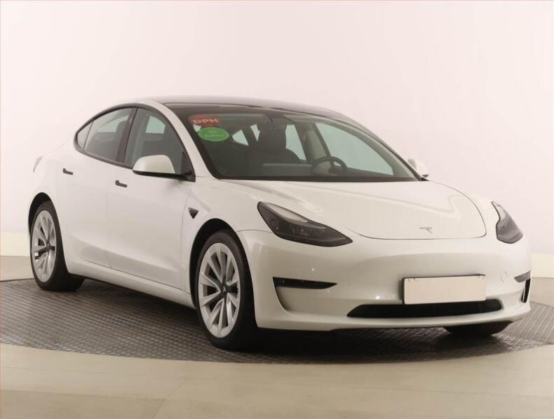 Tesla Model 3 - hlavní foto