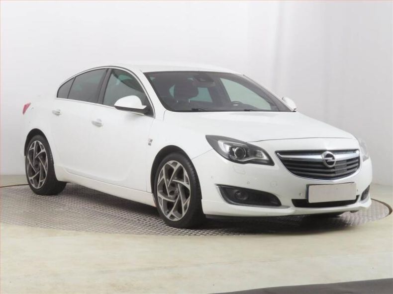 Opel Insignia - hlavní fotka