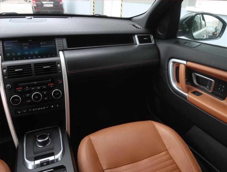 Land Rover Discovery - hlavní fotka