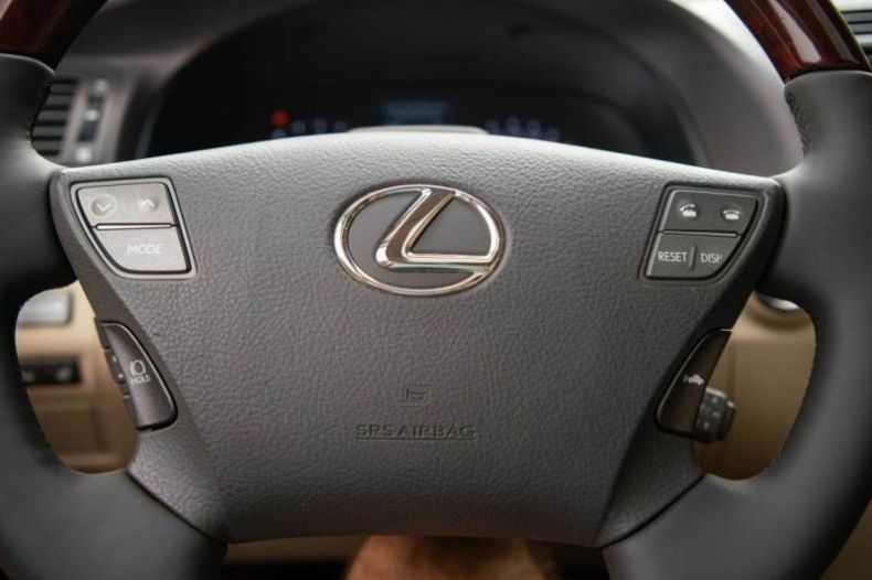 Lexus LS - hlavní fotka