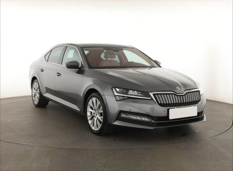 Škoda Superb - hlavní foto