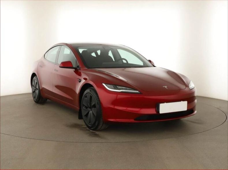 Tesla Model 3 - hlavní fotka inzerátu