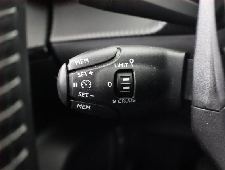 Peugeot 2008 - hlavní fotka