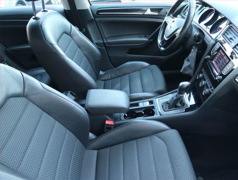 Volkswagen Golf - hlavní fotka