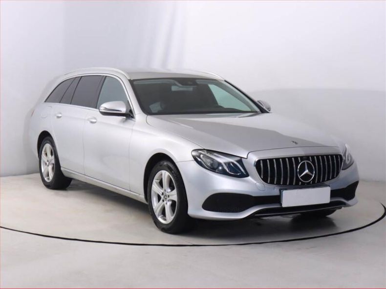 Mercedes Třída E - hlavní foto