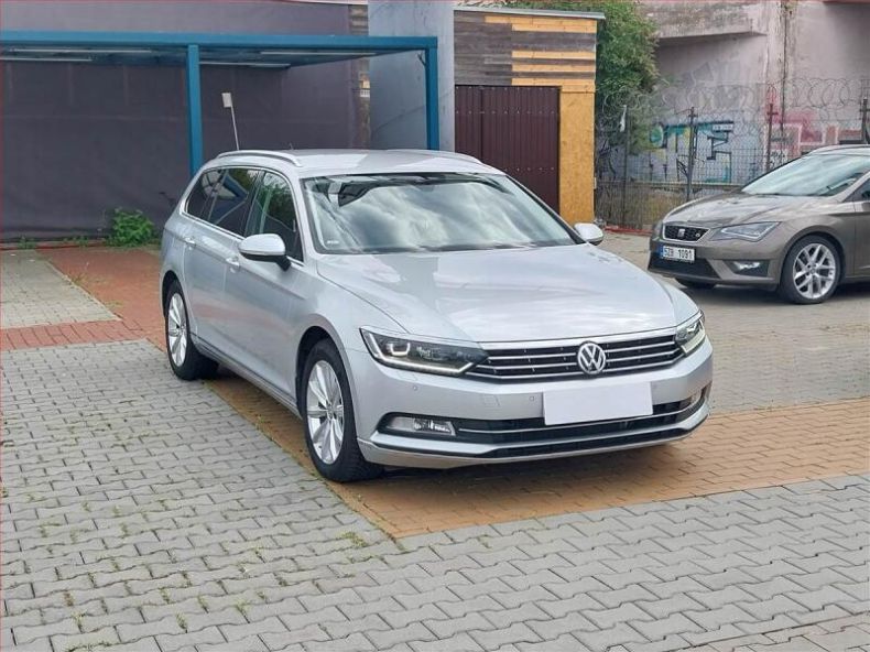Volkswagen Passat - hlavní fotka