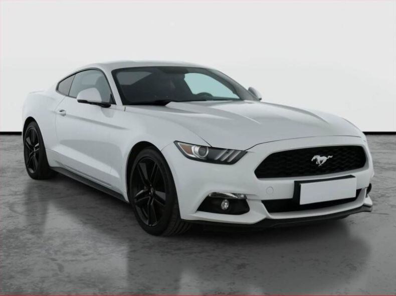 Ford Mustang - hlavní fotka