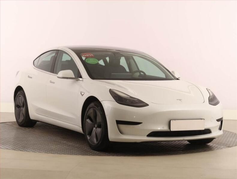 Tesla Model 3 - hlavní fotka inzerátu