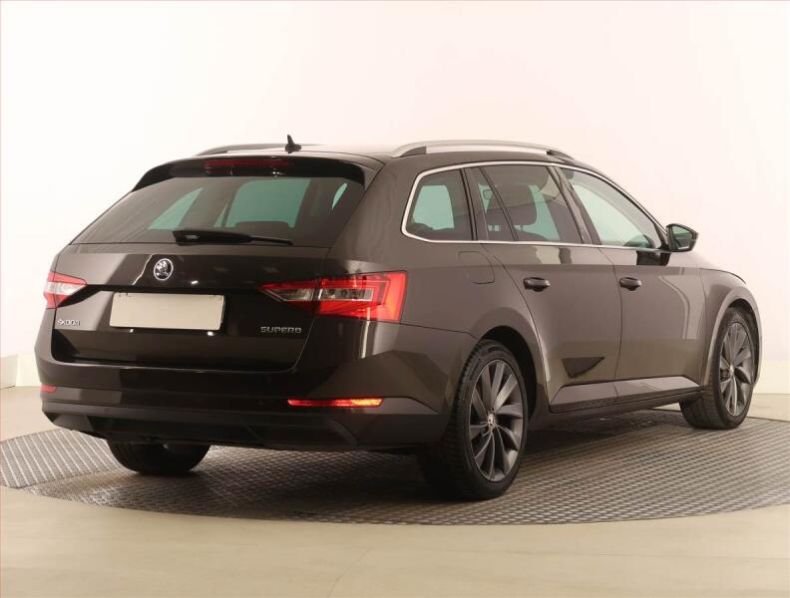 Škoda Superb - hlavní fotka