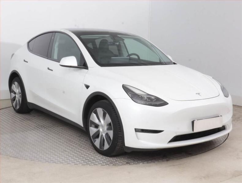 Tesla Model Y - hlavní foto