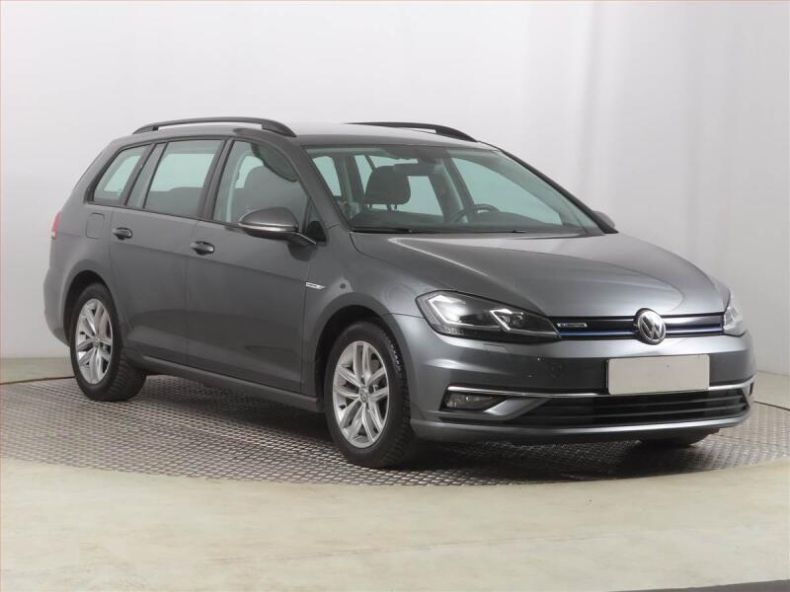 Volkswagen Golf - hlavní foto