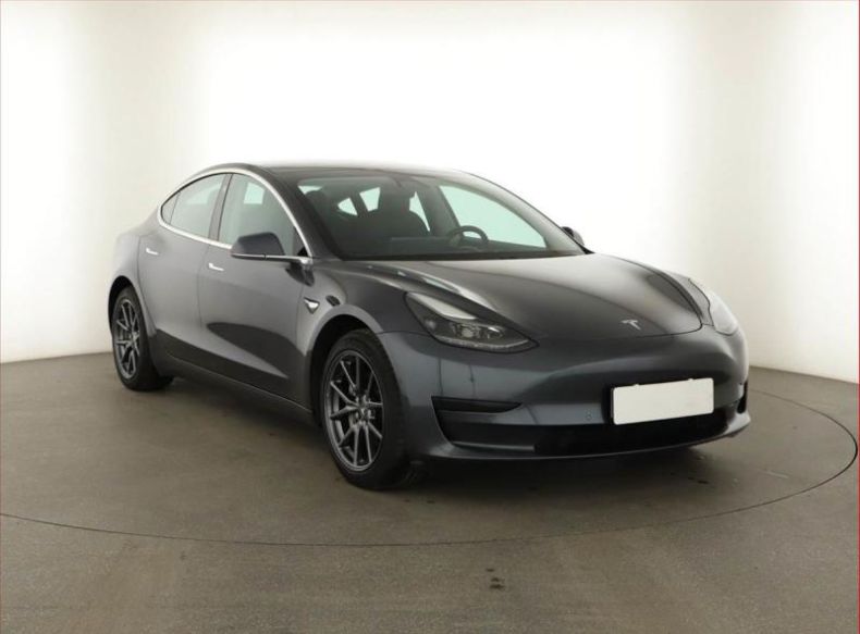 Tesla Model 3 - hlavní fotka inzerátu