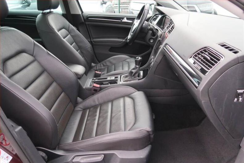 Volkswagen Golf - hlavní fotka