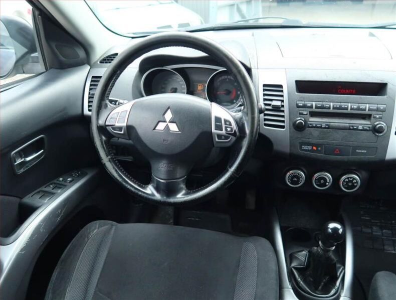 Mitsubishi Outlander - hlavní fotka