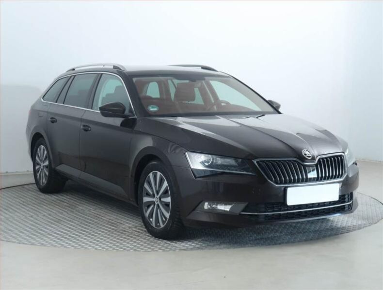 Škoda Superb - hlavní foto