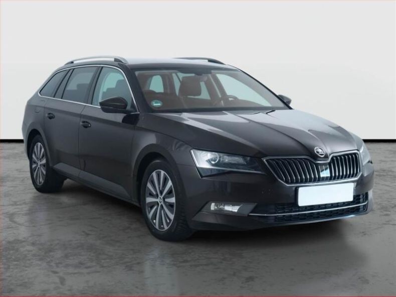 Škoda Superb - hlavní foto