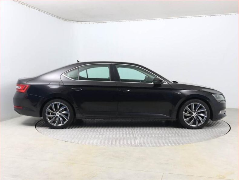 Škoda Superb - hlavní fotka