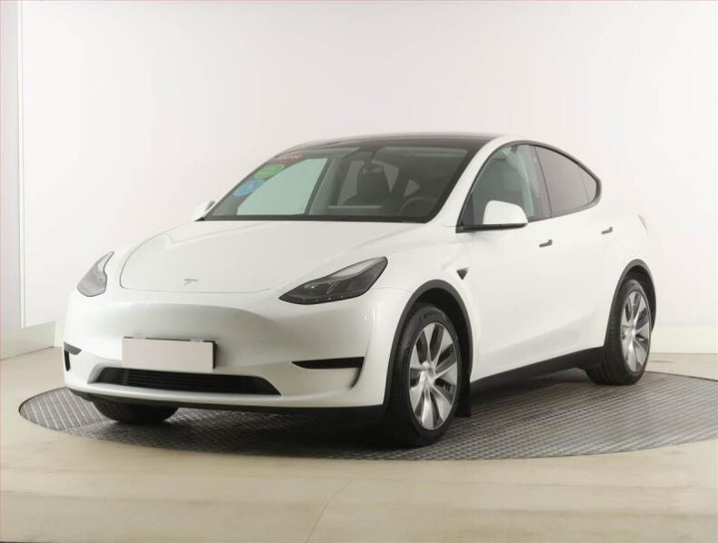 Tesla Model Y - hlavní fotka