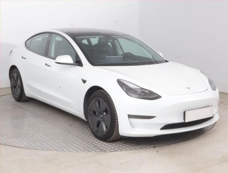 Tesla Model 3 - hlavní foto