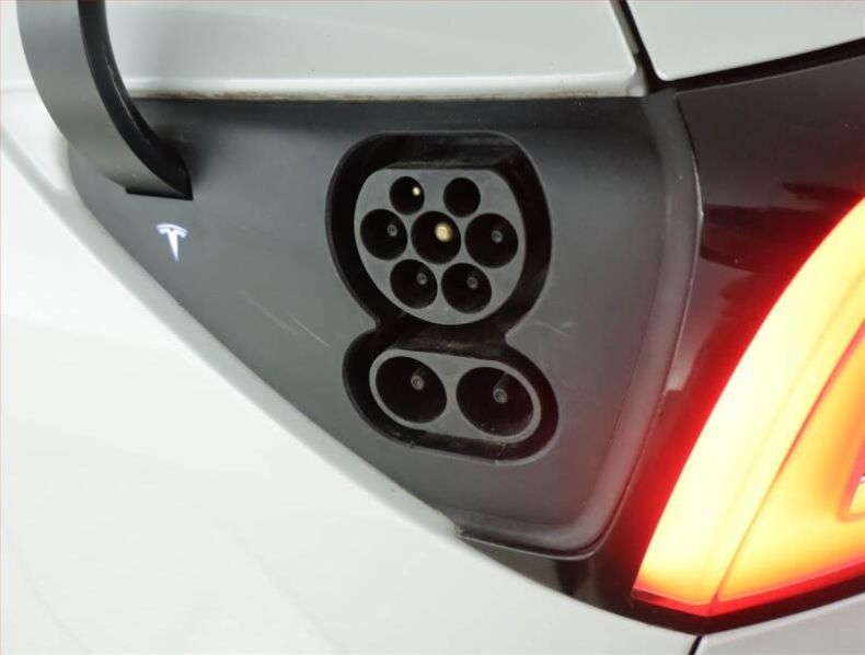 Tesla Model 3 - hlavní fotka