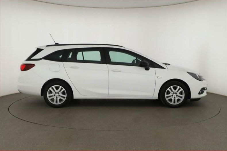 Opel Astra - hlavní fotka