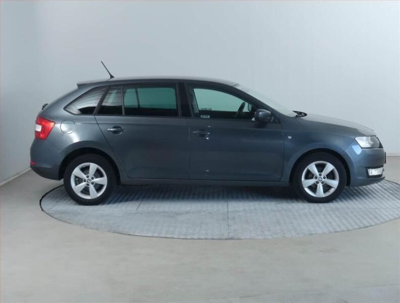 Škoda Rapid - hlavní fotka
