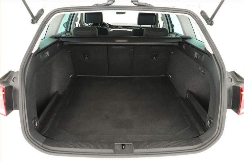 Volkswagen Passat - hlavní fotka