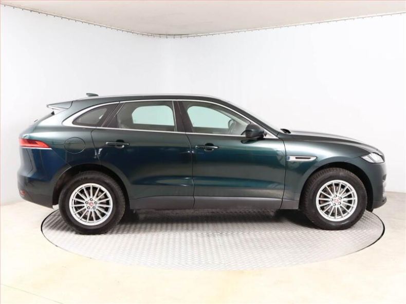 Jaguar F-Pace - hlavní fotka