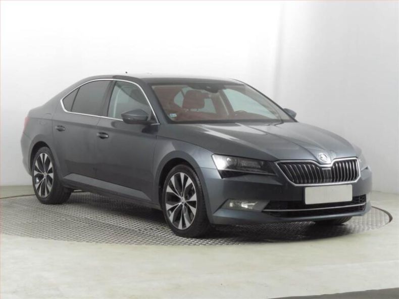 Škoda Superb - hlavní foto