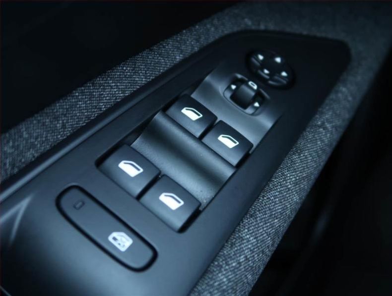 Peugeot 3008 - hlavní fotka