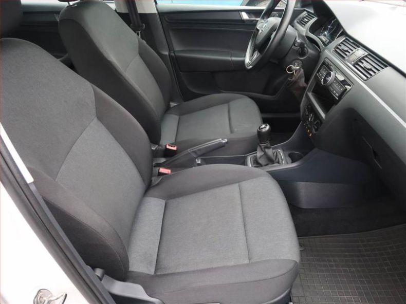 Škoda Rapid - hlavní fotka