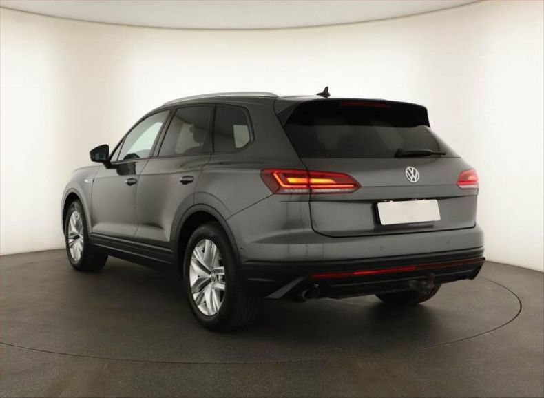 Volkswagen Touareg - hlavní fotka