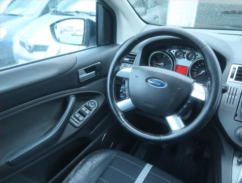 Ford Kuga - hlavní foto