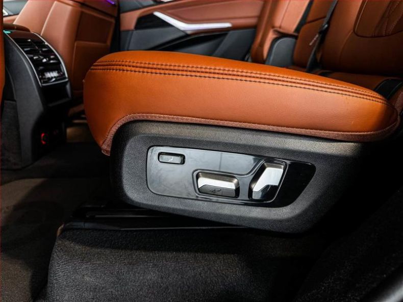 BMW X7 - hlavní fotka