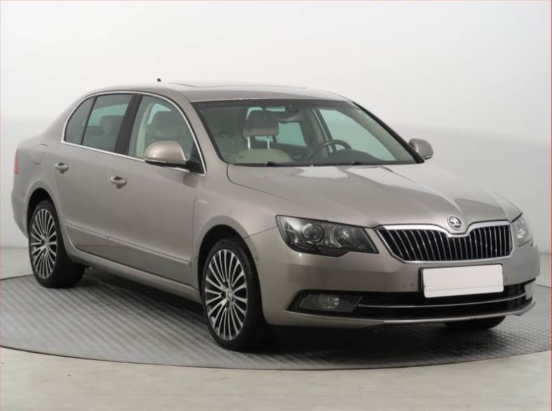 Škoda Superb - hlavní foto