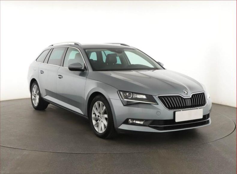 Škoda Superb - hlavní foto