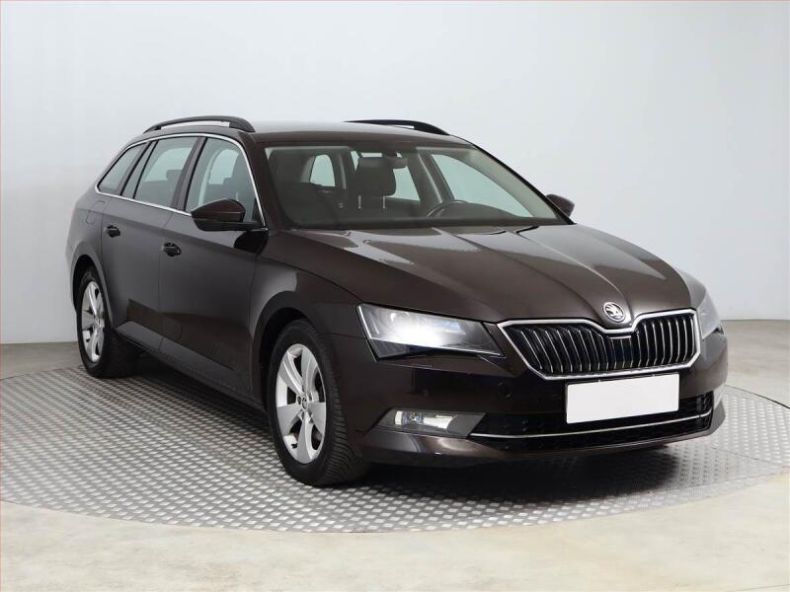 Škoda Superb - hlavní foto