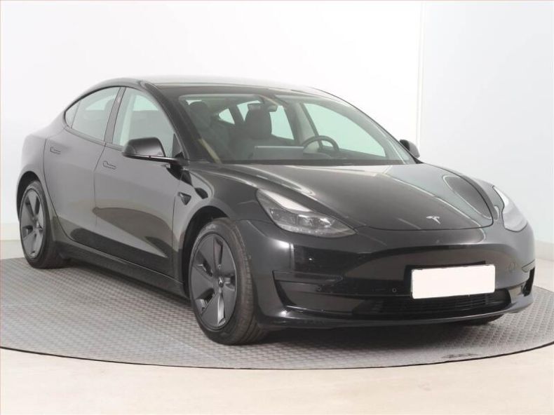 Tesla Model 3 - hlavní fotka inzerátu
