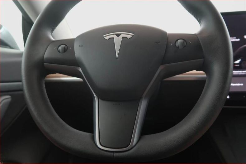 Tesla Model 3 - hlavní fotka
