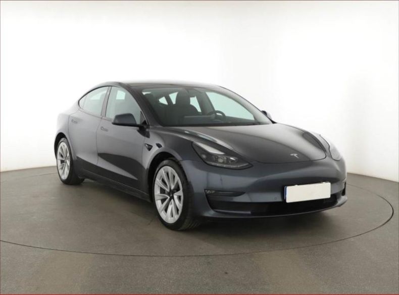 Tesla Model 3 - hlavní fotka inzerátu