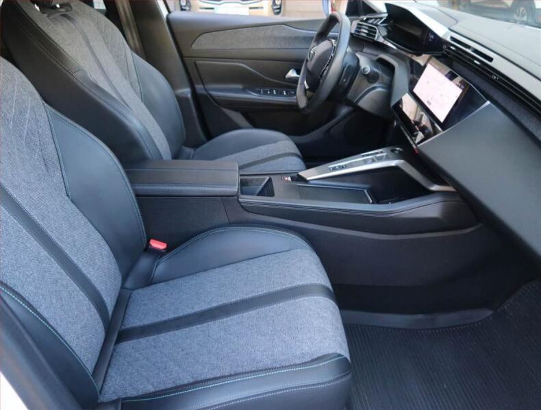 Peugeot 408 - hlavní fotka