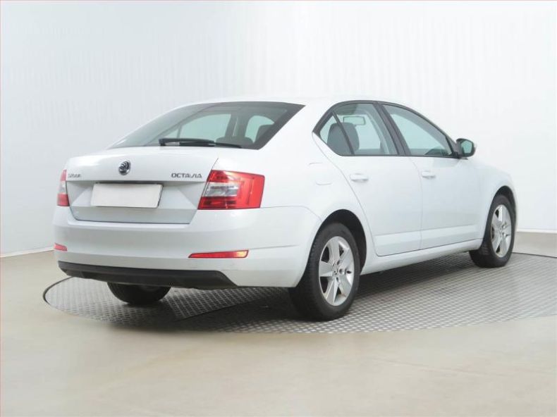 Škoda Octavia - hlavní fotka