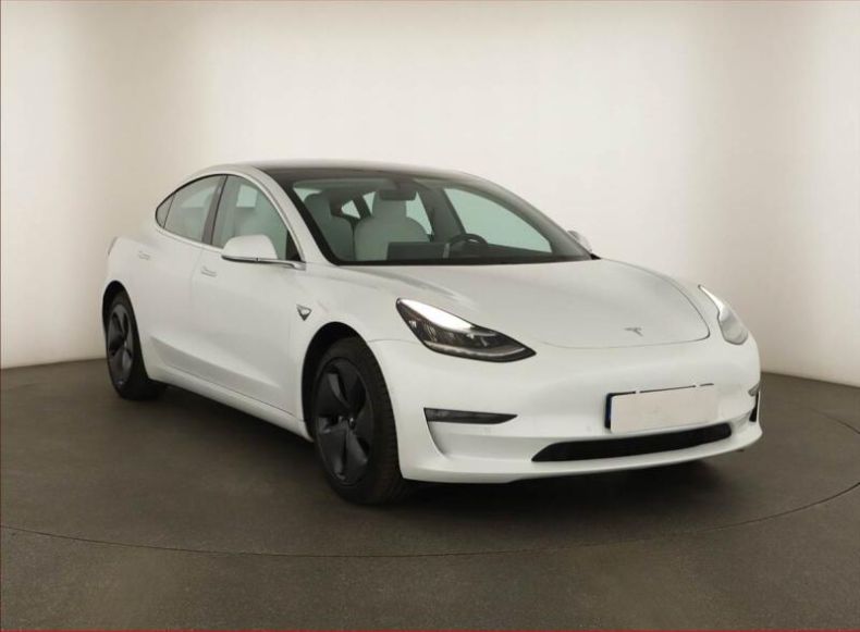 Tesla Model 3 - hlavní fotka inzerátu