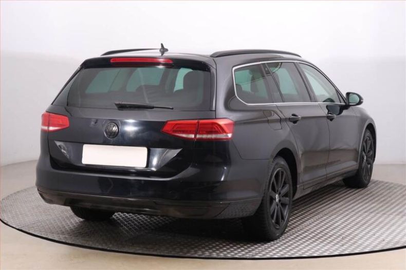 Volkswagen Passat - hlavní fotka