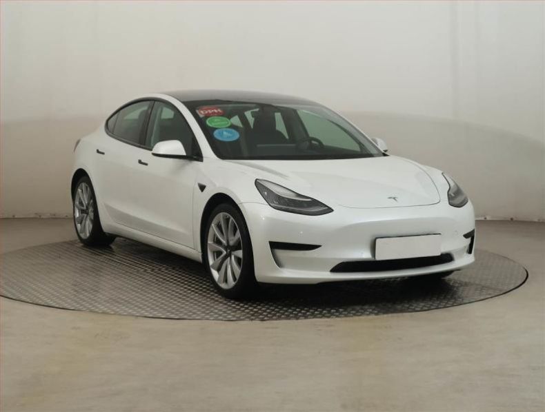 Tesla Model 3 - hlavní fotka