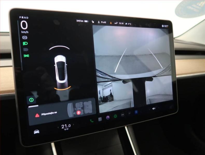 Tesla Model 3 - hlavní fotka