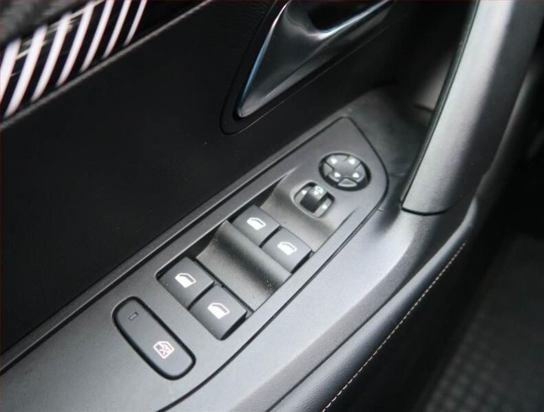 Peugeot 2008 - hlavní fotka