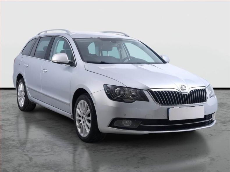 Škoda Superb - hlavní foto