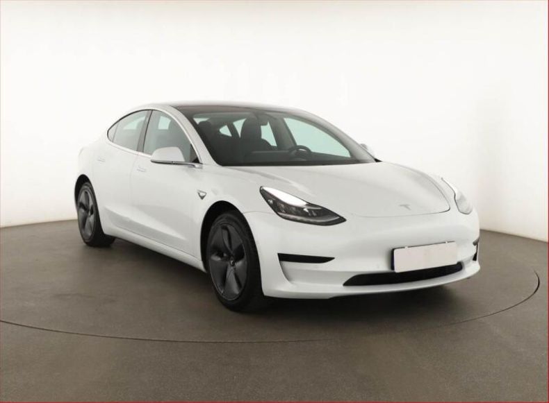 Tesla Model 3 - hlavní fotka inzerátu