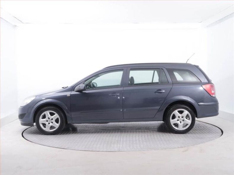 Opel Astra - hlavní fotka